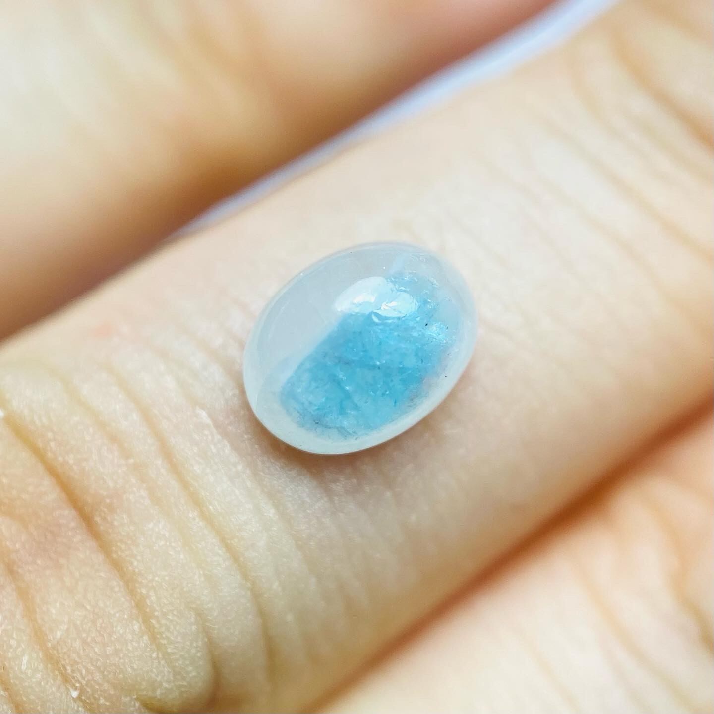 ひんやりしそうなパライバインクオーツ