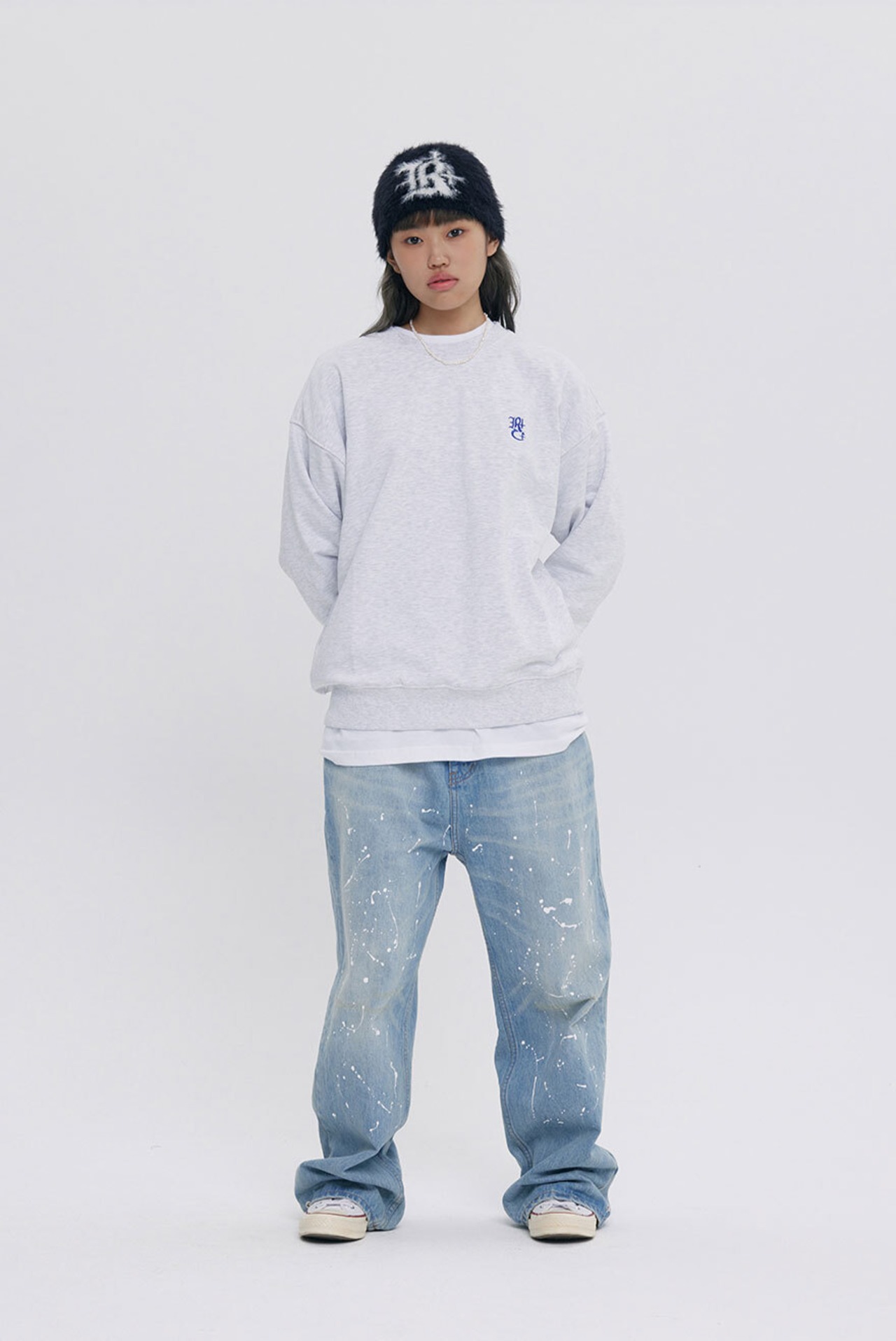 ASTROTEDDYCREWNECK_ LIGHT GREY