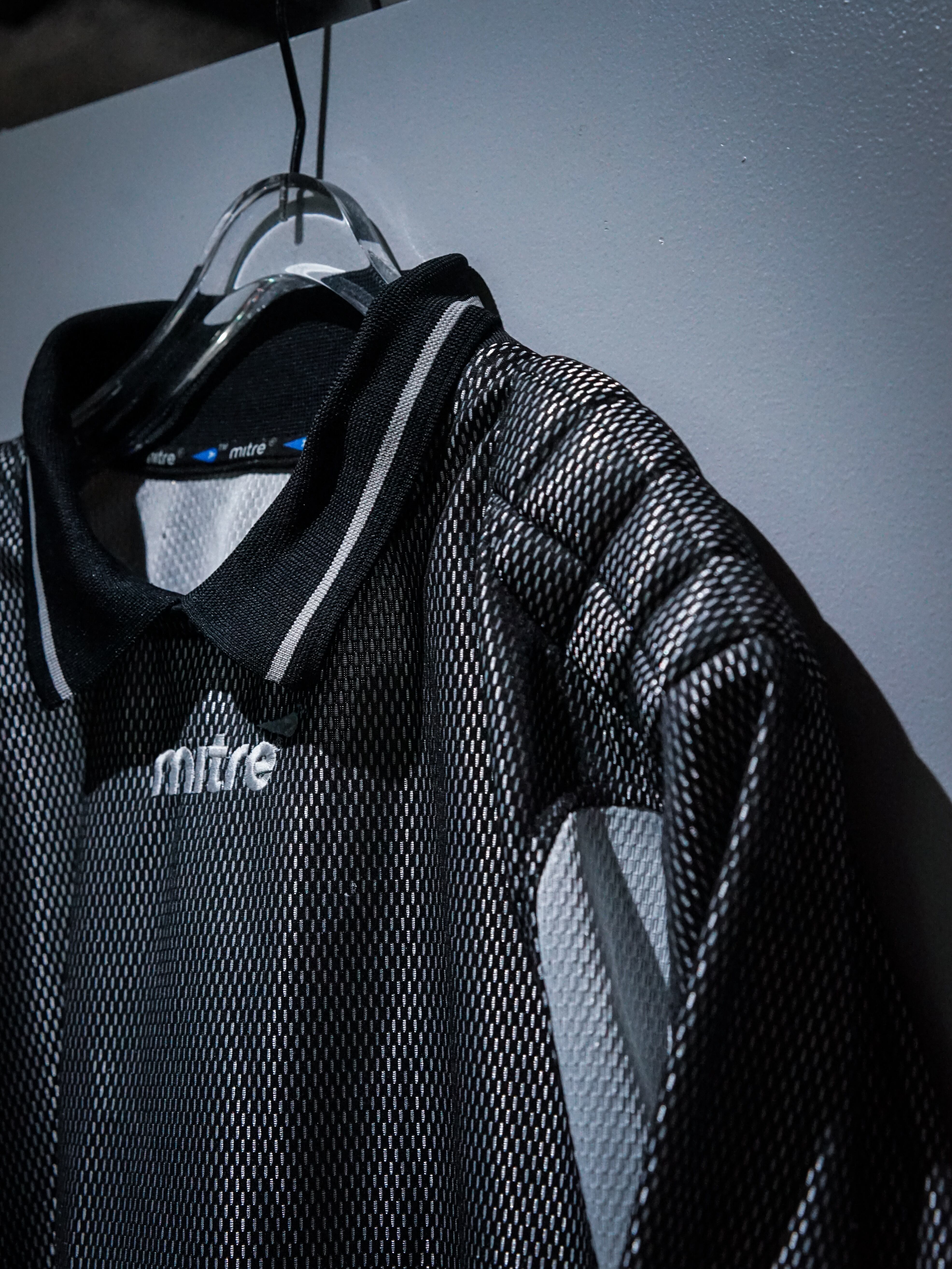 add (C) vintage】Metallic Color Loose Goalkeeper Game Shirt | Caka