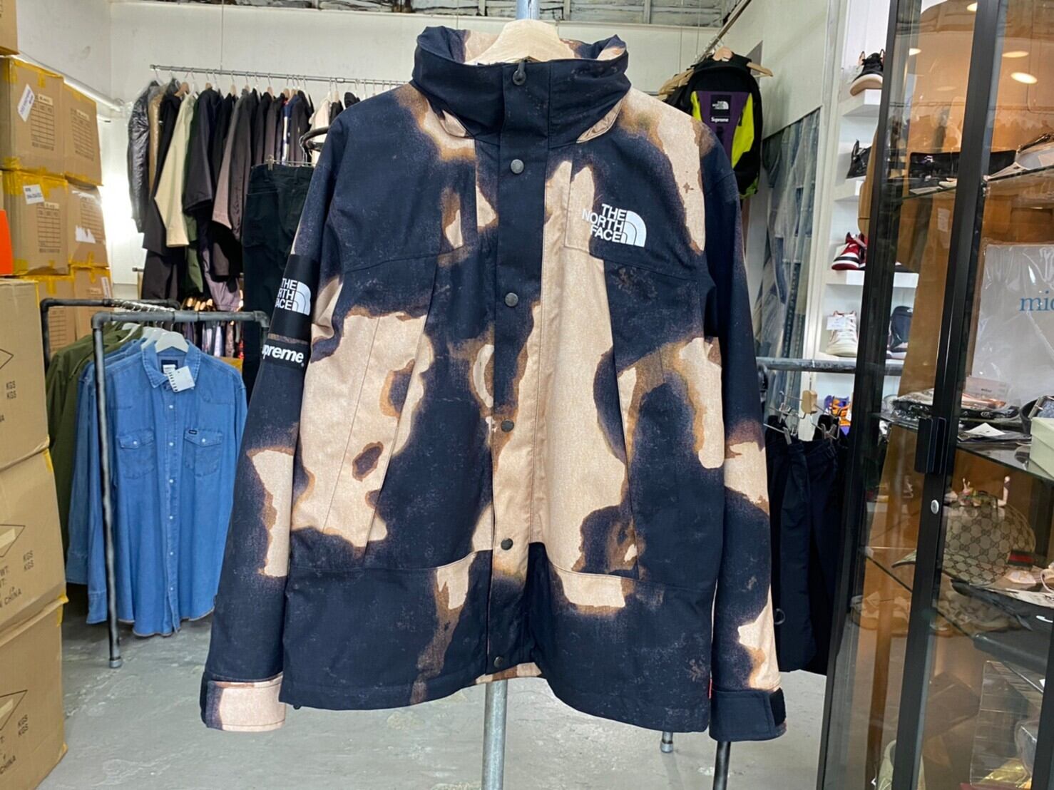 Supreme × THE NORTH FACE BLEACHED DENIM PRINT MOUNTAIN JACKET  