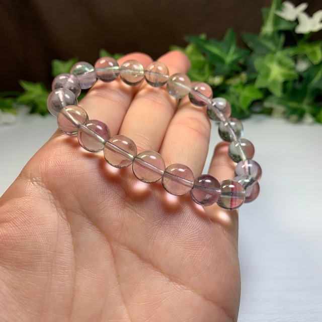 9.うる艶フローライト・ブレスレット