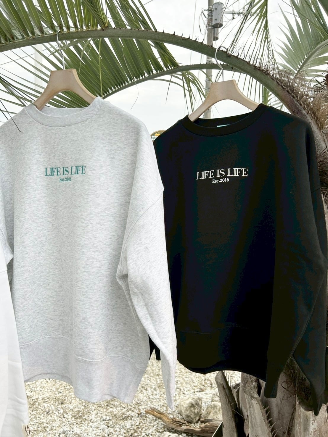 LIFEisLIFE 裏起毛刺繍クルースウェット ￥8,990(￥9,889)