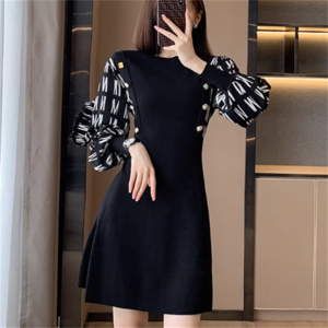 【送料無料】 ドレス ミニドレス パーティドレス ミニ丈 袖あり 長袖 クルーネック Aライン フレア プリント切り換え ボタン エレガント 可愛い 大人可愛い きれいめ シンプル カジュアル シック コンサバ 華やか 大人 上品 おしゃれ お洒落 主役級 こなれ感 高見え 高級感 秋 冬 30代 40代 レディース 女性用 デート お出かけ 女子会 お呼ばれ 休日 お茶会 授業参観 結婚式 二次会 パーティ 演奏会 普段使い オルチャン ファッション コーデ プチプラ 着痩せ   インスタ映え