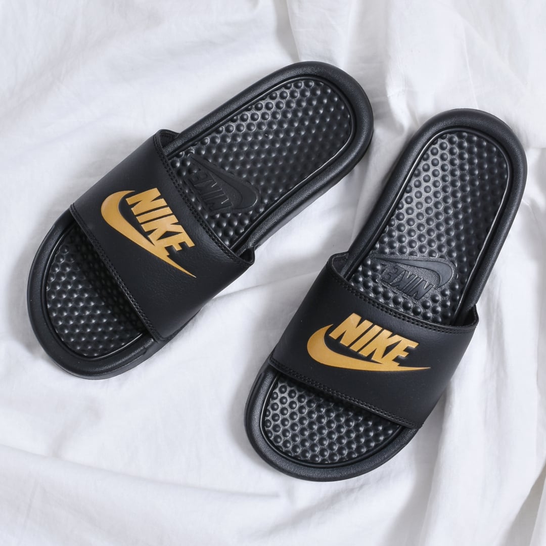 30 Off Nike ベナッシサンダル 金色ロゴ Volcan Aphrodite