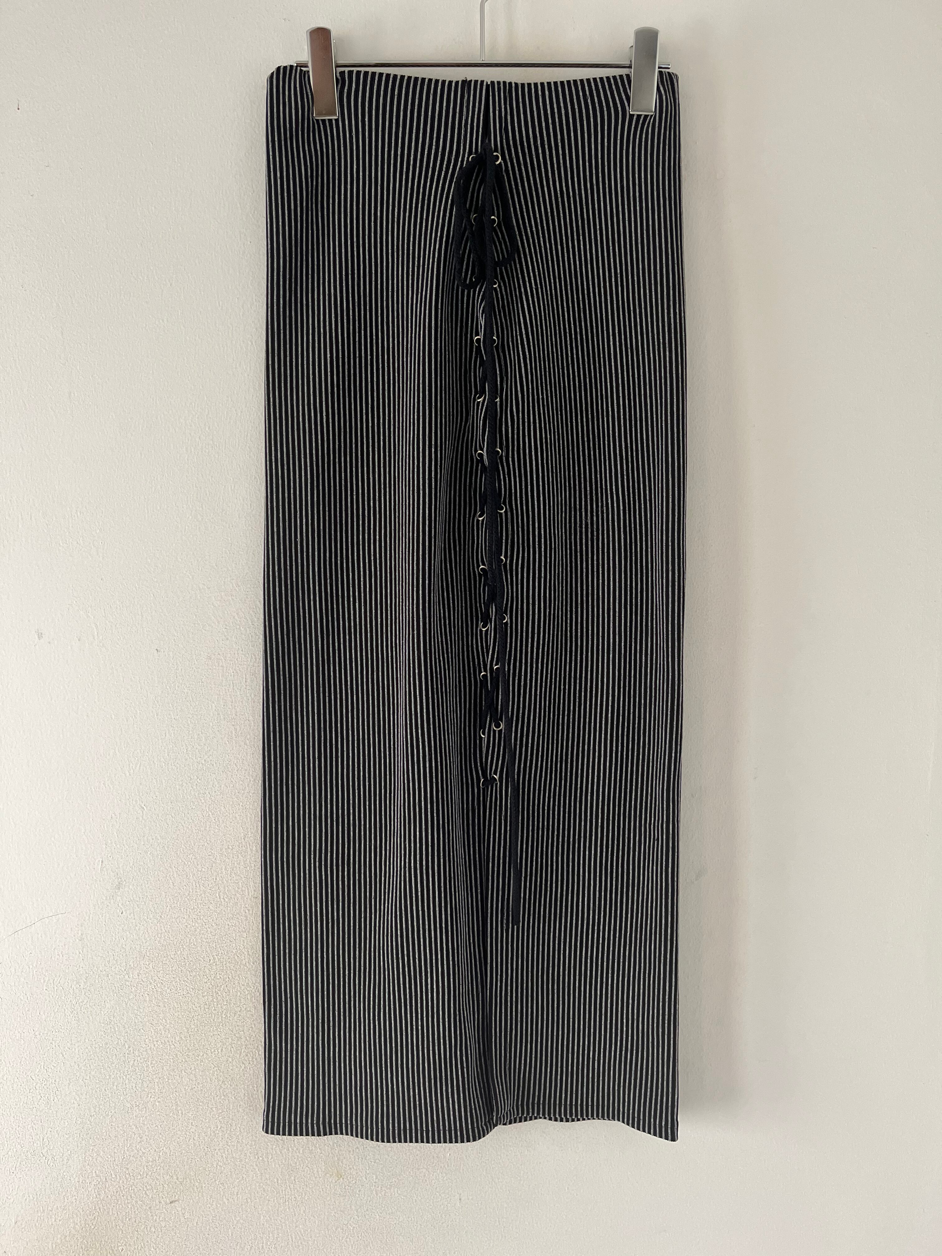 クールでかっこいいスカート