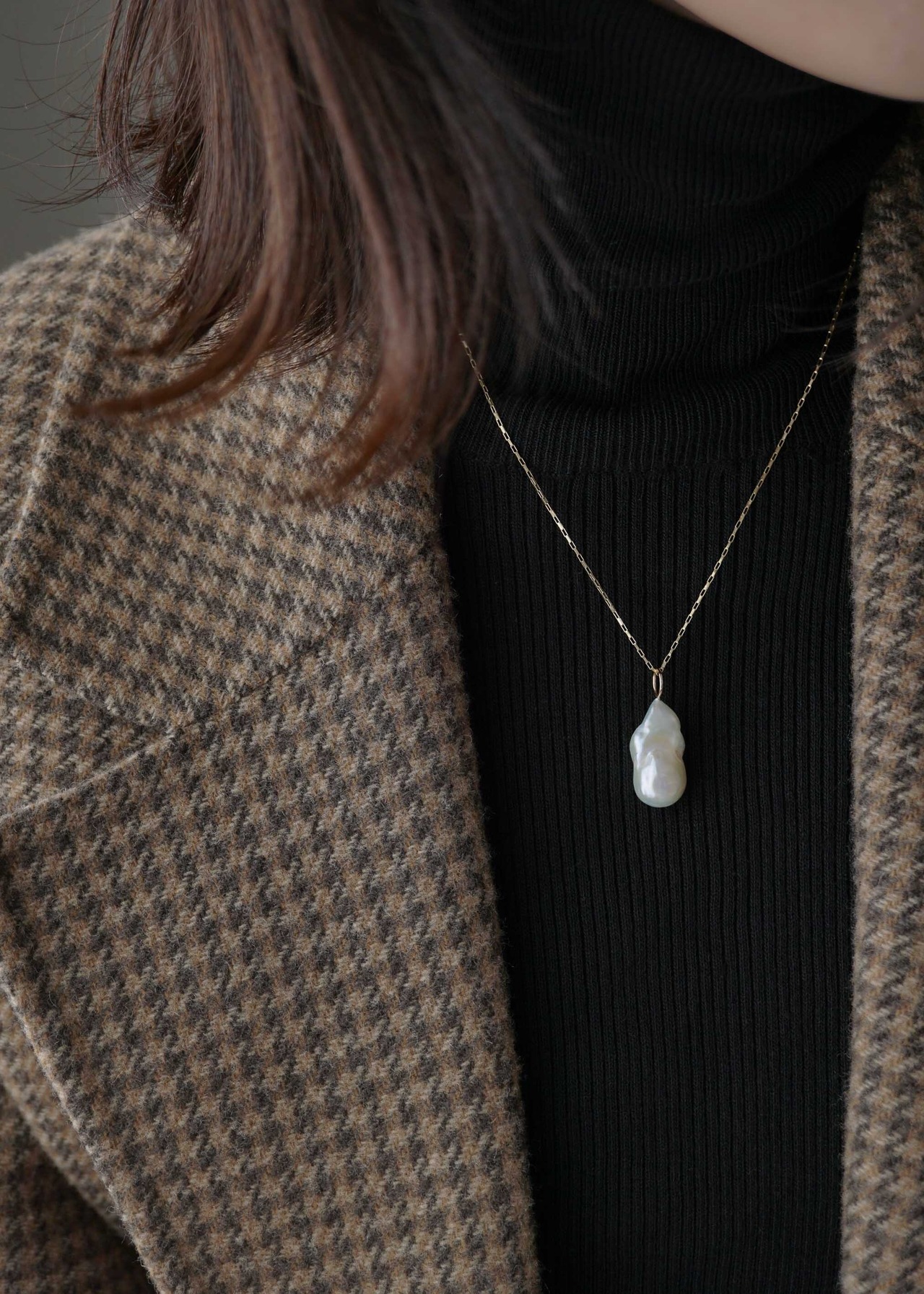 Charm - Oyster Baroque Pearl : White