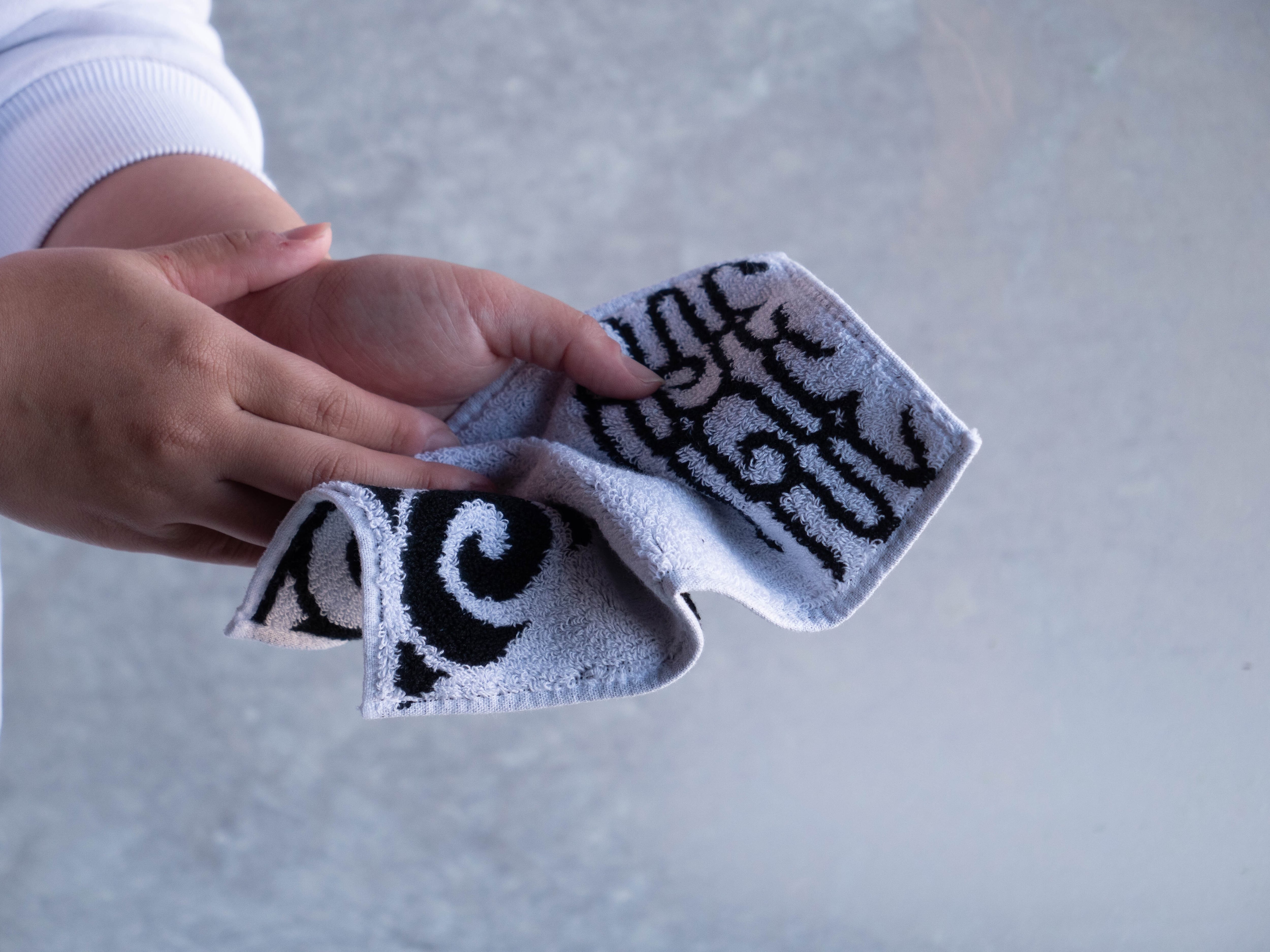 アイヌ文様×今治タオル】ハンカチ | katak 〜アイヌの伝統、技、味を