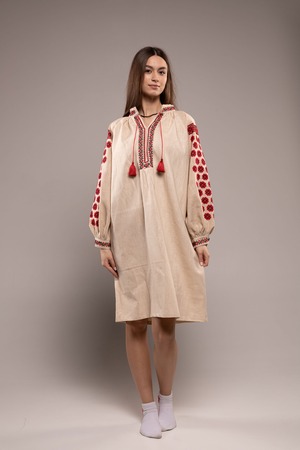 ウクライナ刺繍ヴィシヴァンカ・クラシック　コロミヤ　手刺繍　麻　レディース・フリーサイズ