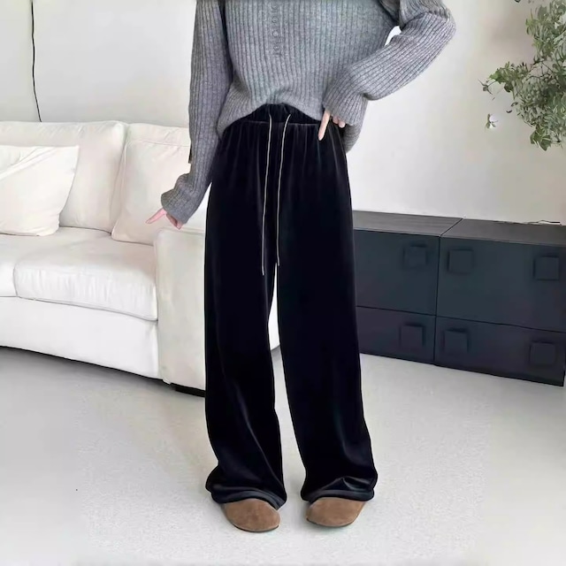 オレオが好きなベルベットワイドレッグパンツ