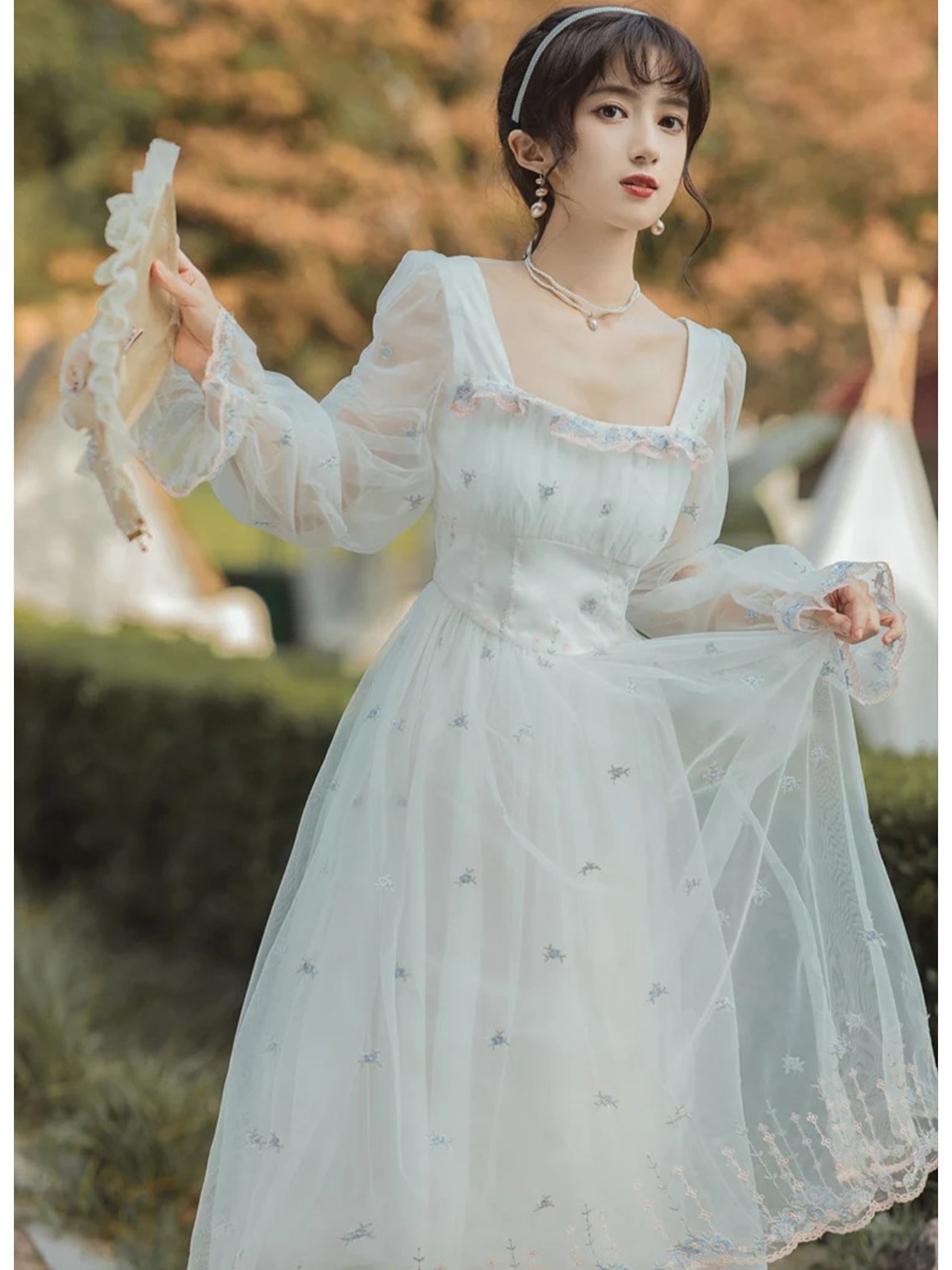 【0095】Simple Flower Embroidery Long Sleeve Dress