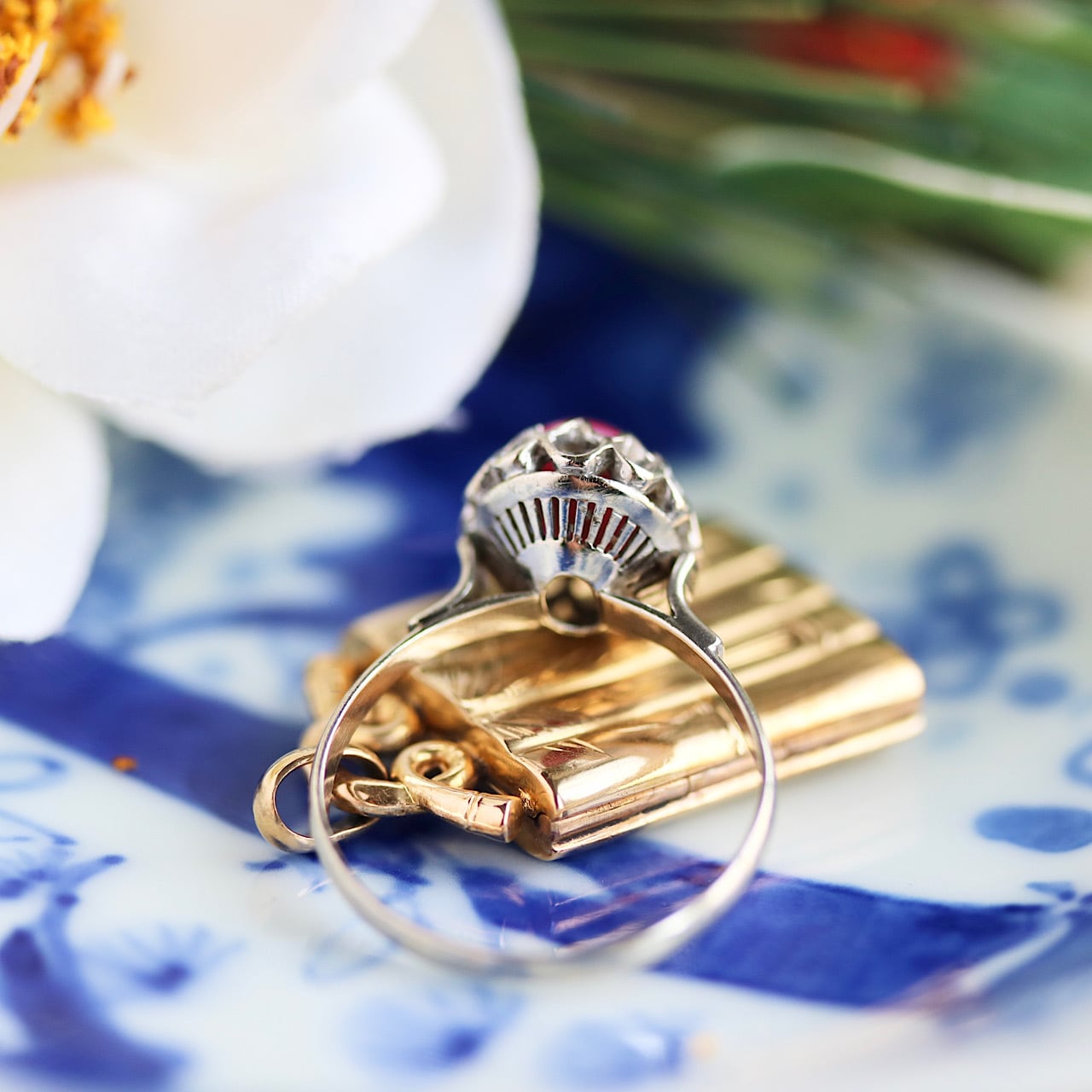 クイーン/Queen K14WG ダイヤモンド リング 0.13ct ヴィンテージ品 菊爪