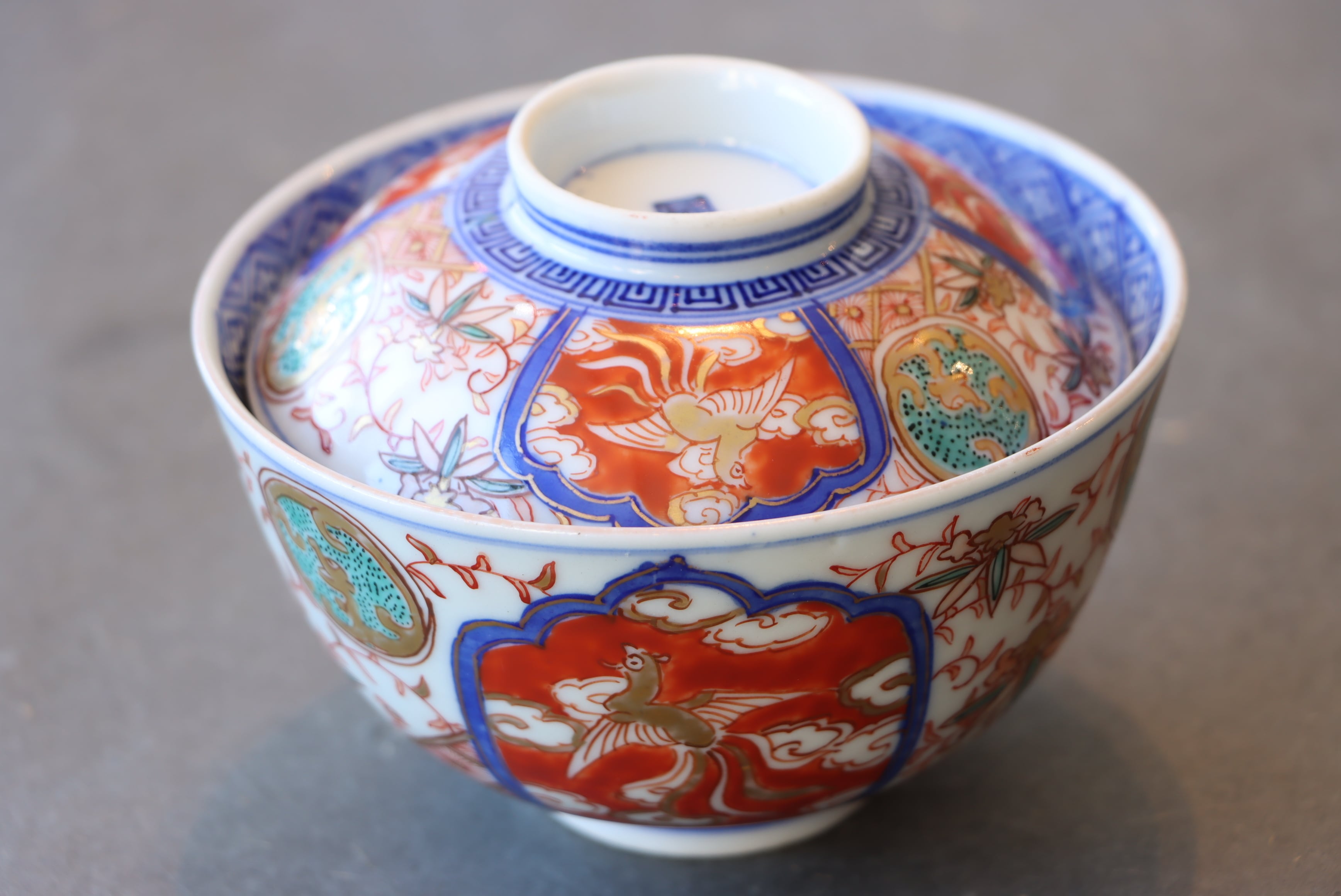 伊万里焼　色絵　金彩　染付　吉祥文様　蓋付き茶碗　3客 伊万里焼 色絵 鳳凰文 蓋茶碗/Imari covered bowl | (有)新原美術