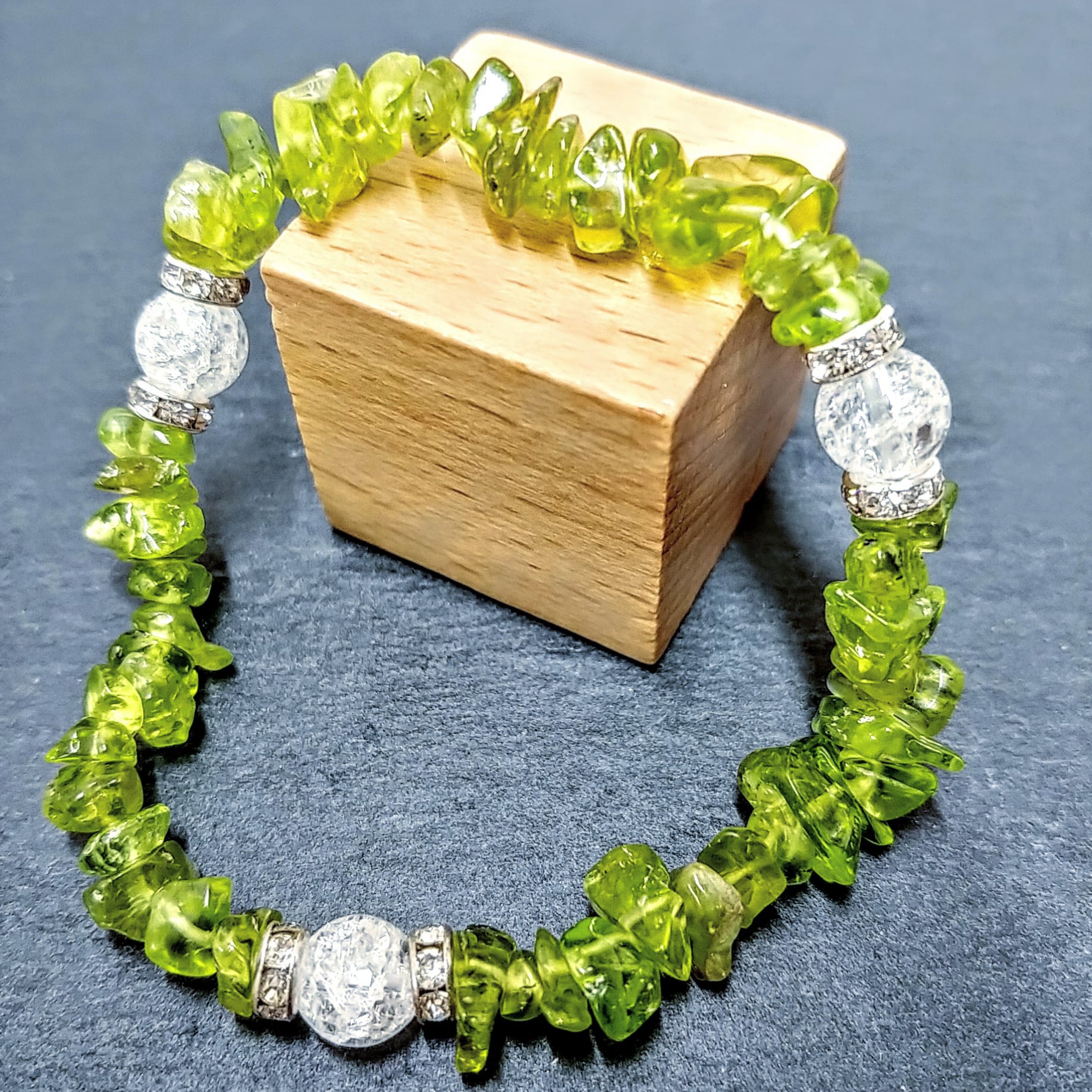 岩座＜八月 *ペリドット さざれ石ブレスレット 葉月＞産石×さざれ石