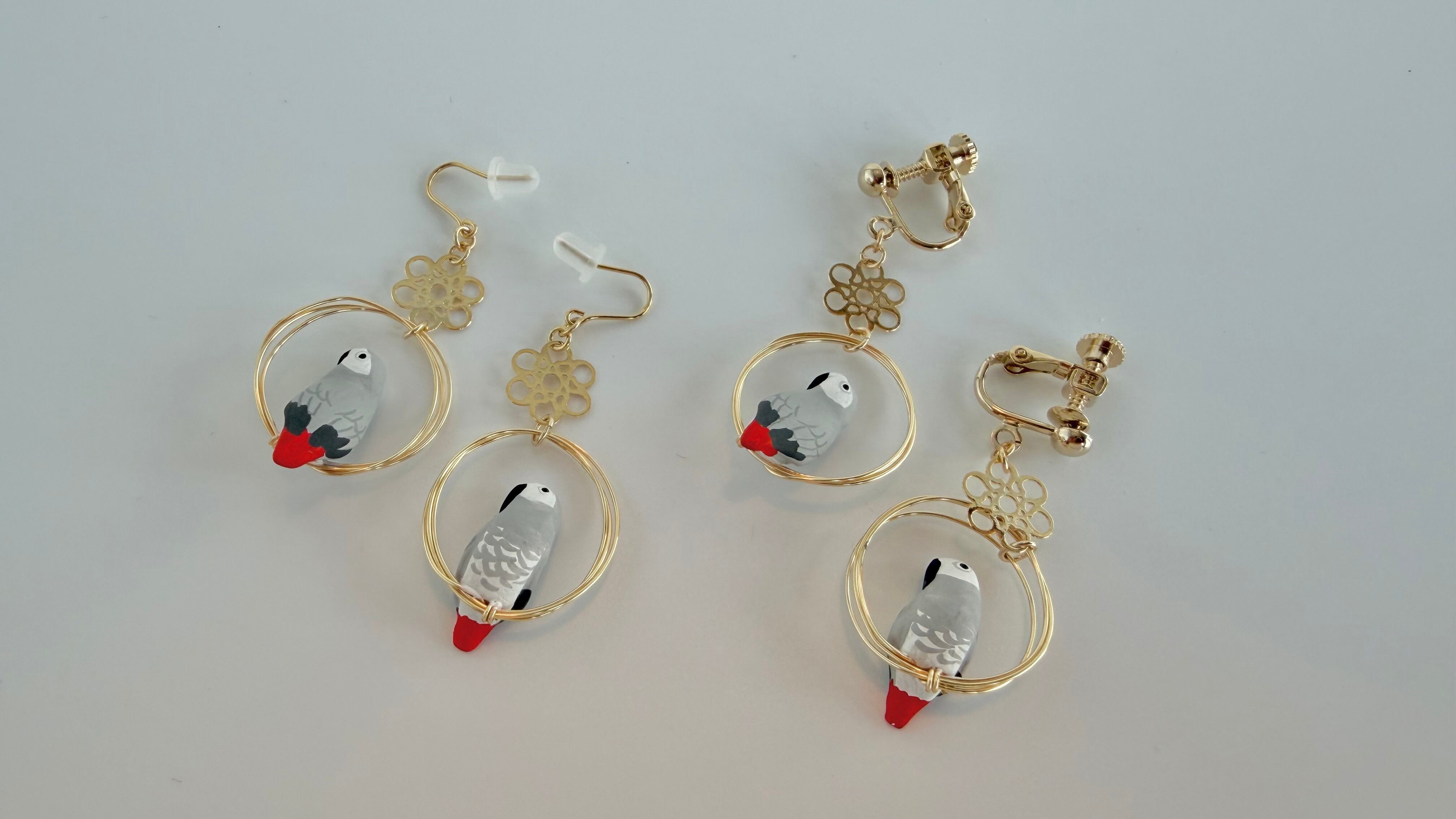 リング乗りヨウム 花パーツ付ピアス・イヤリング