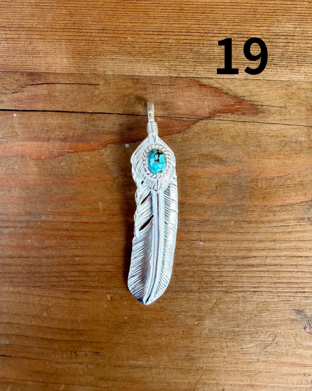 【NEWカラー入荷！】上銀銀縄天然ターコイズ付き特大フェザー（右向き）