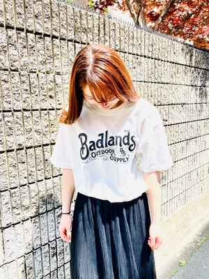 『Badlandsオリジナルロゴ入りオーガニックコットンTシャツ』