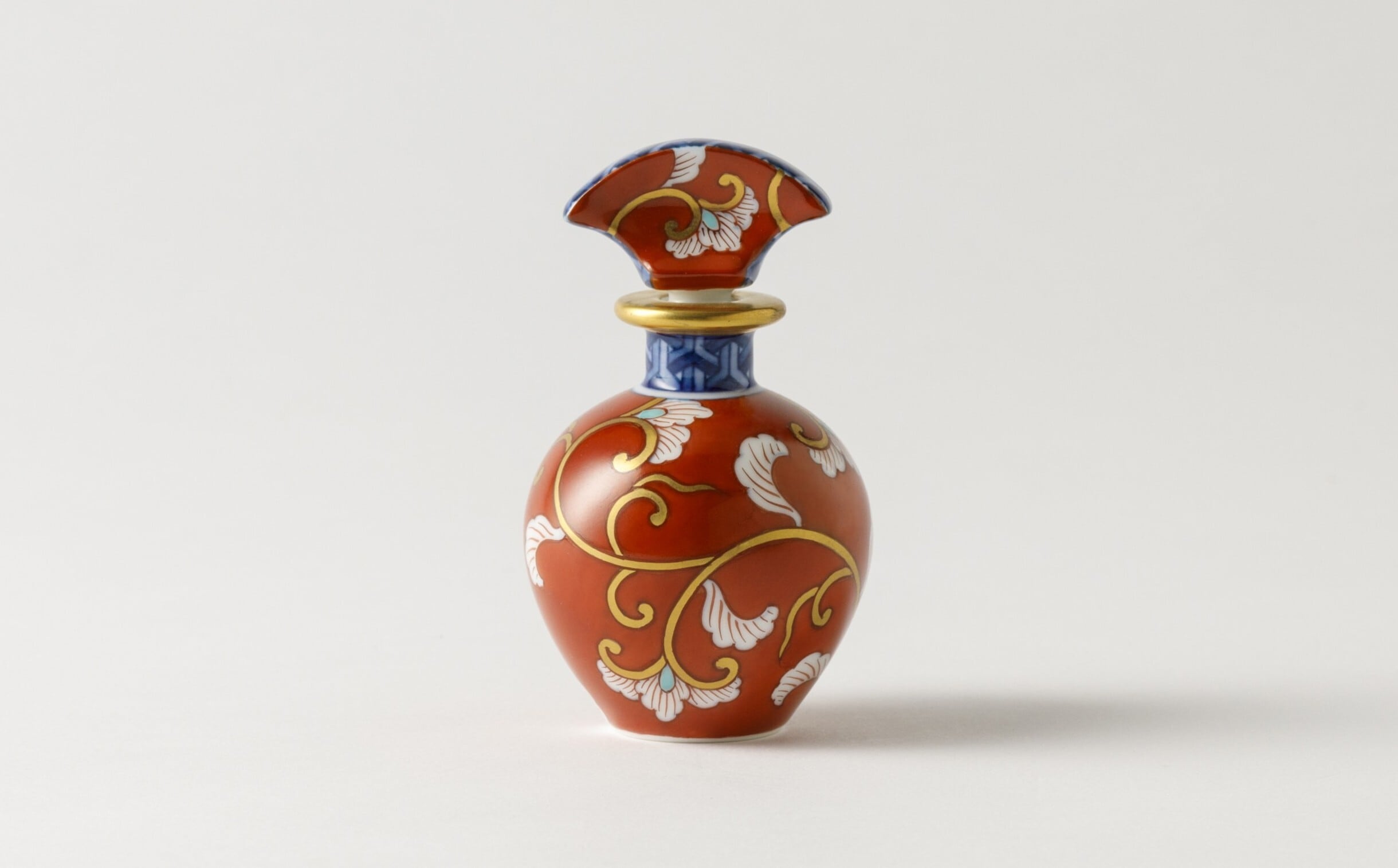 【畑萬陶苑】伊万里焼/赤濃唐草丸香水瓶