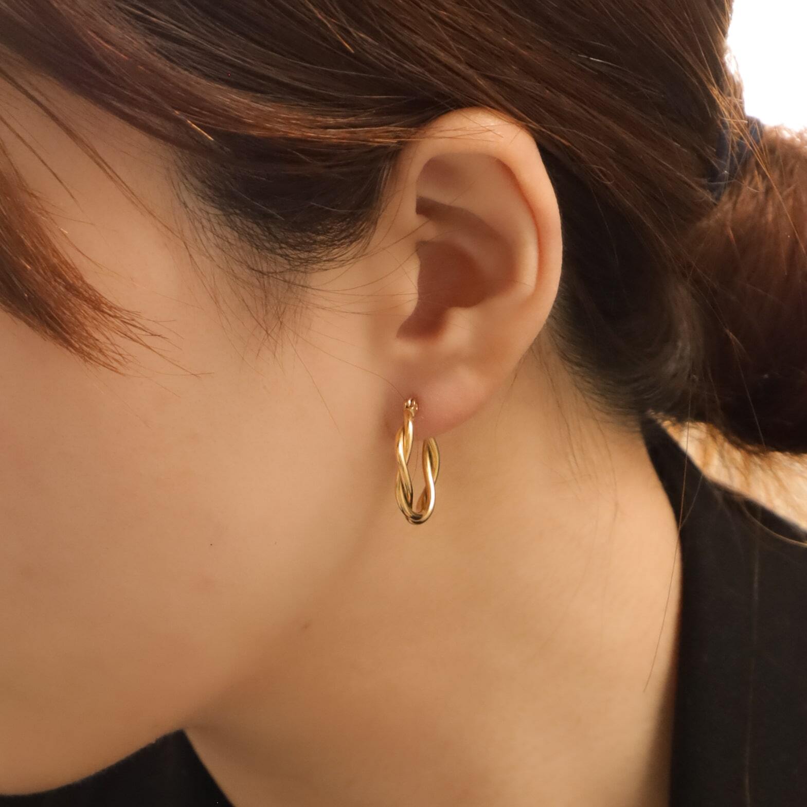 316L twist hoop pierce #p13 | fino（フィノ）