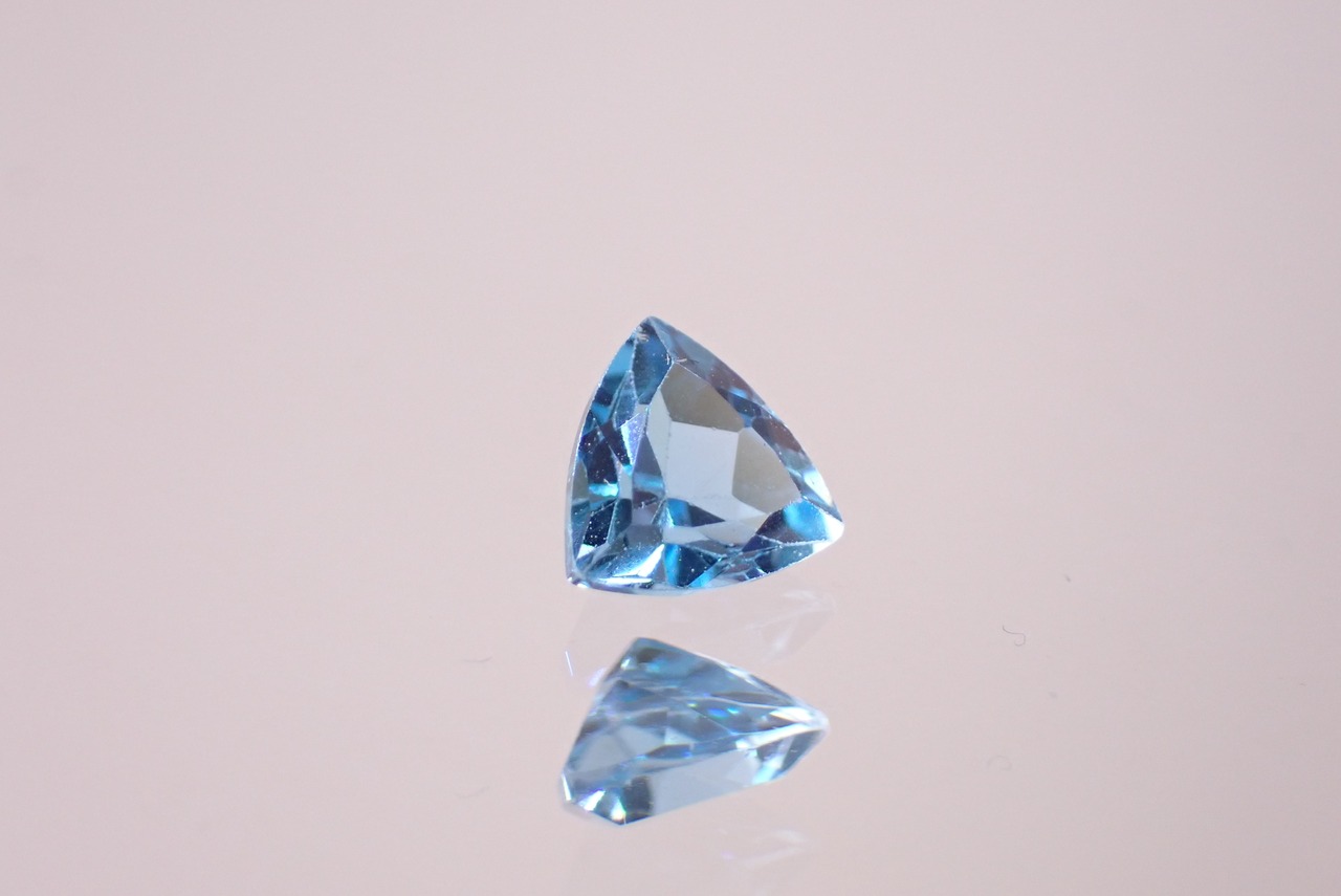 スイスブルートパーズ　約0.6ct　[D3-215]