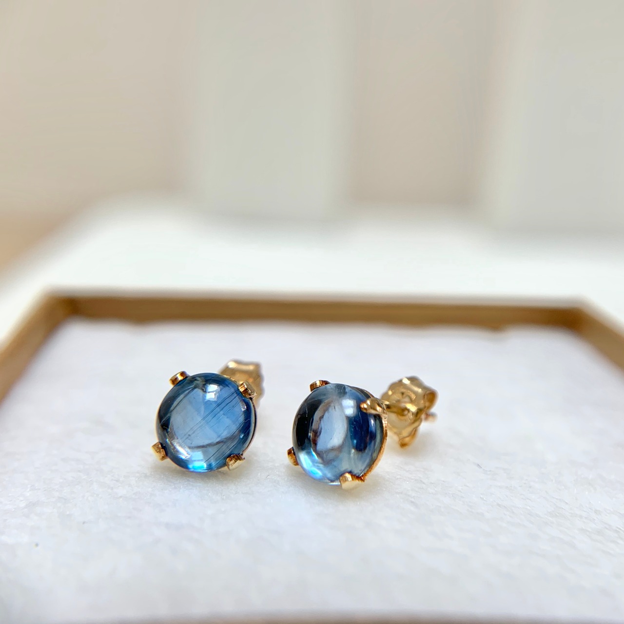 カイヤナイト カボションピアス 6mm 14kgf