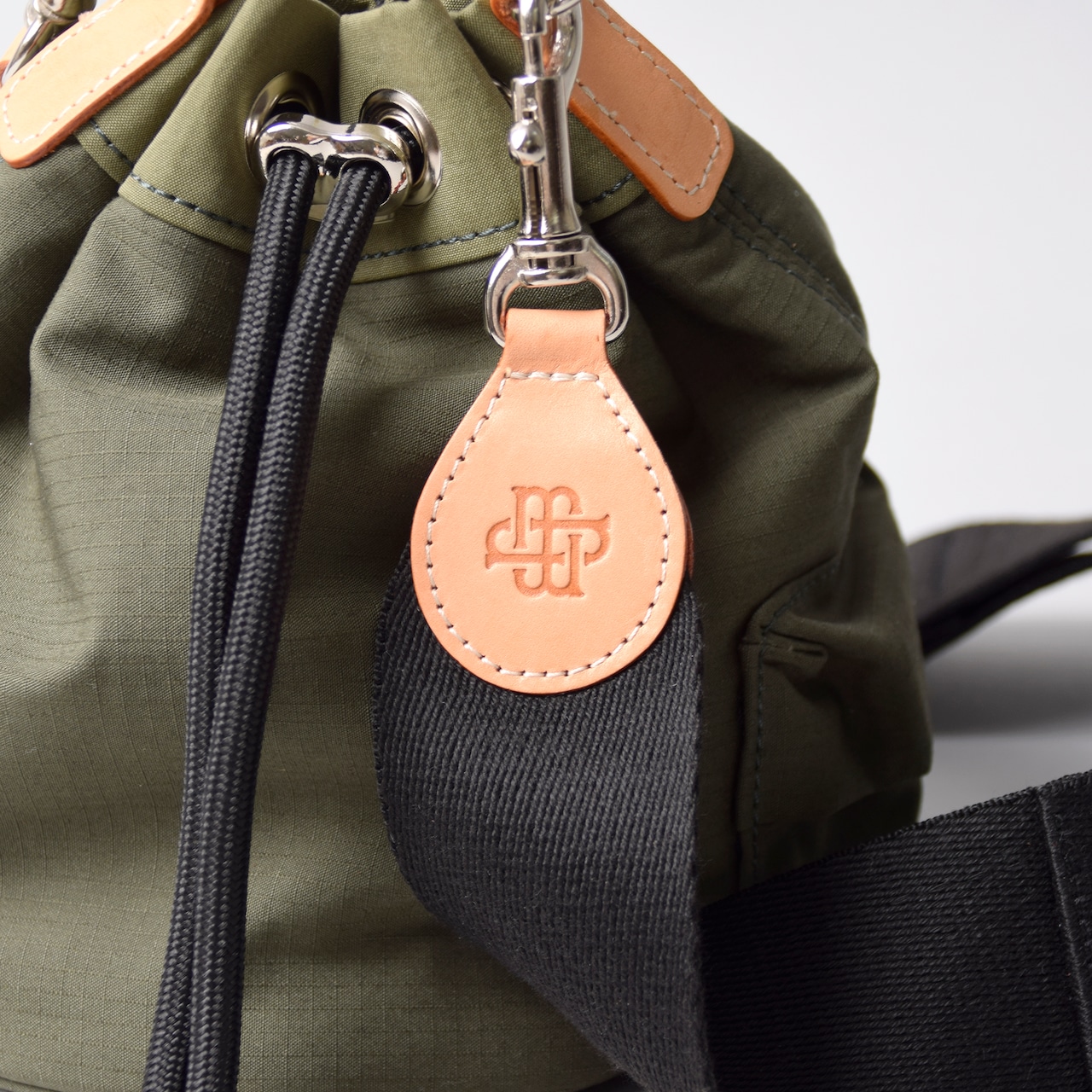 MINT CORDURA 2WAY ショルダー巾着バッグ オリーブ