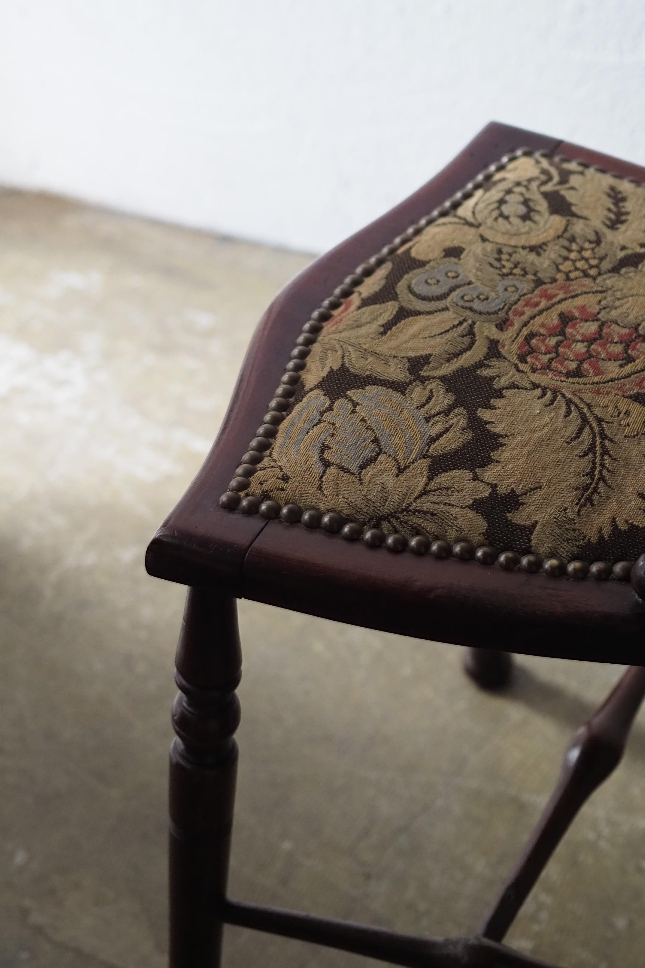 ゴブラン織りのエドワーディアンチェア-antique england chair