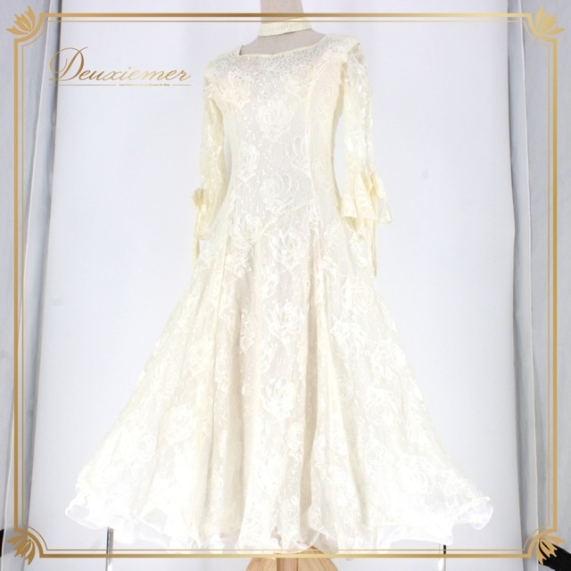 社交ダンス 衣装 スタンダード ドレス ワンピース パーティドレス レディース ホワイト系 白 レース ラインストーン 花柄 チョーカー 清楚 エレガント フェミニン 豪華 夕方ドレス ウエディング フォーマル お呼ばれ おしゃれ 花嫁 体型カバー 上品 ギャザー ふんわり シルエット 新品 装飾 人気 着痩せ 上着付き