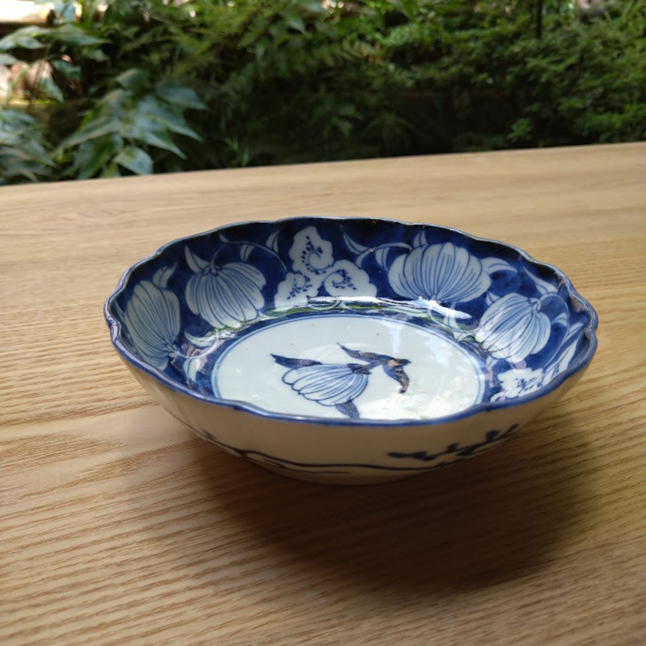 古伊万里 皿 深皿 1枚 骨董品 アンティーク 江戸 染付 手堅く 蝶々、花