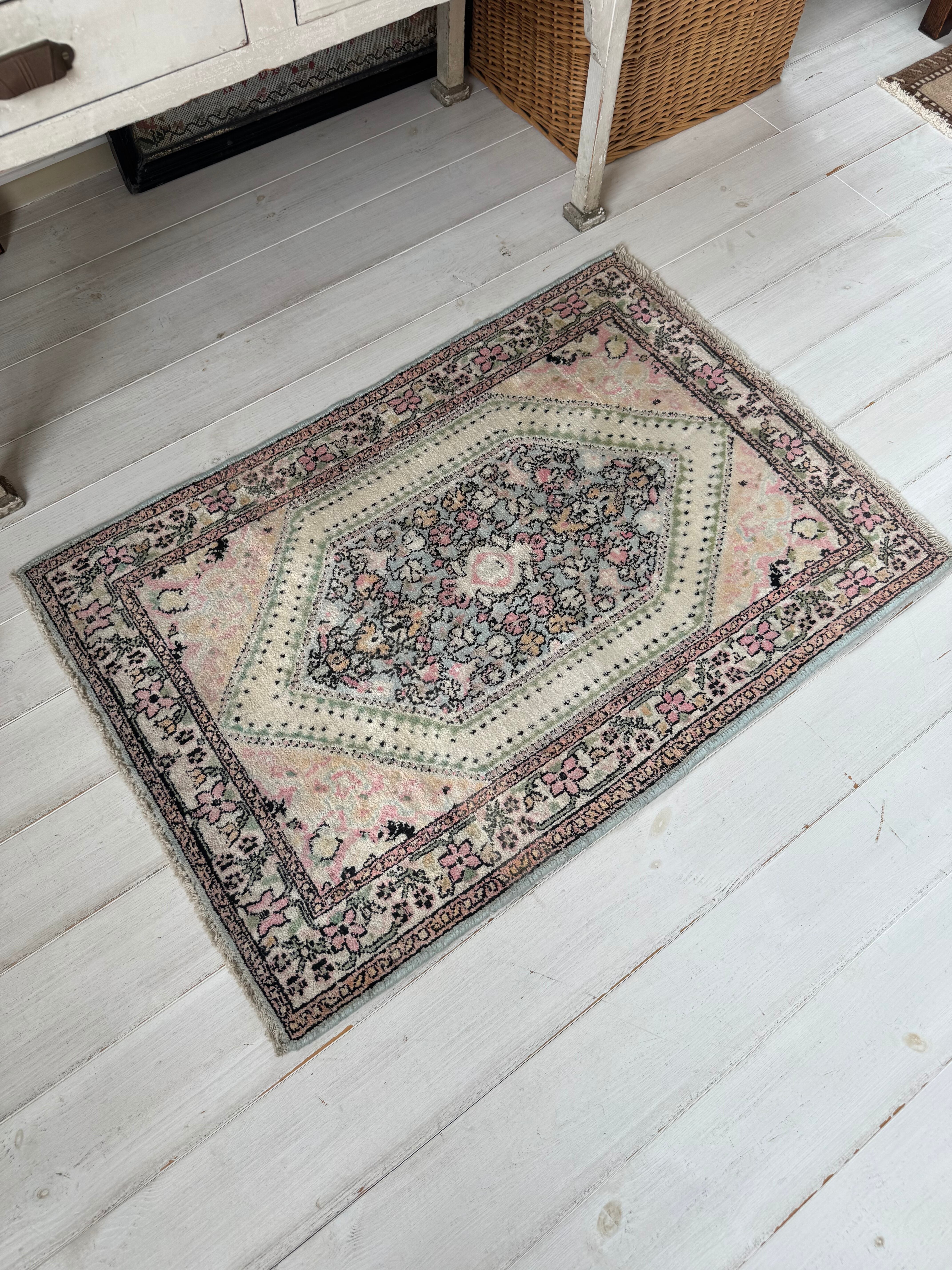 vintage rug, 220 | fave