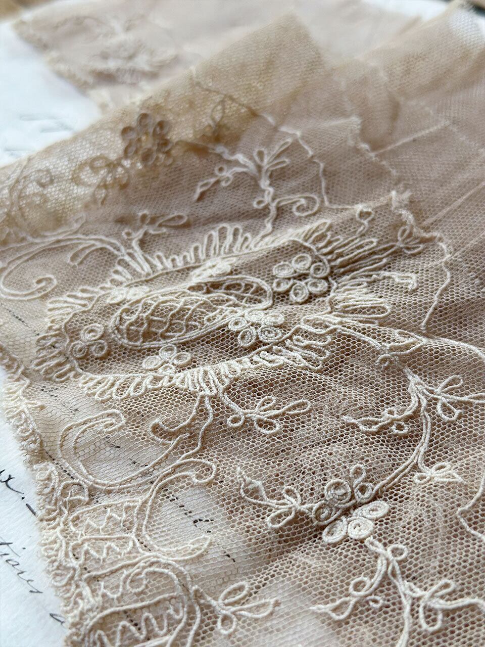 フランス　アンティーク　チュールレース　カラー 薄いブラウンのチュールレース | Brocante de La Cocotte （フランス