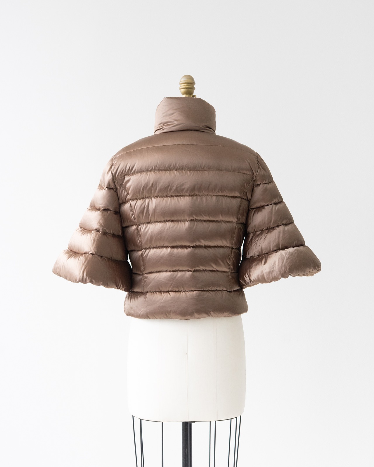 〈MONCLER × sacai 〉MAKO Quilted down jacket