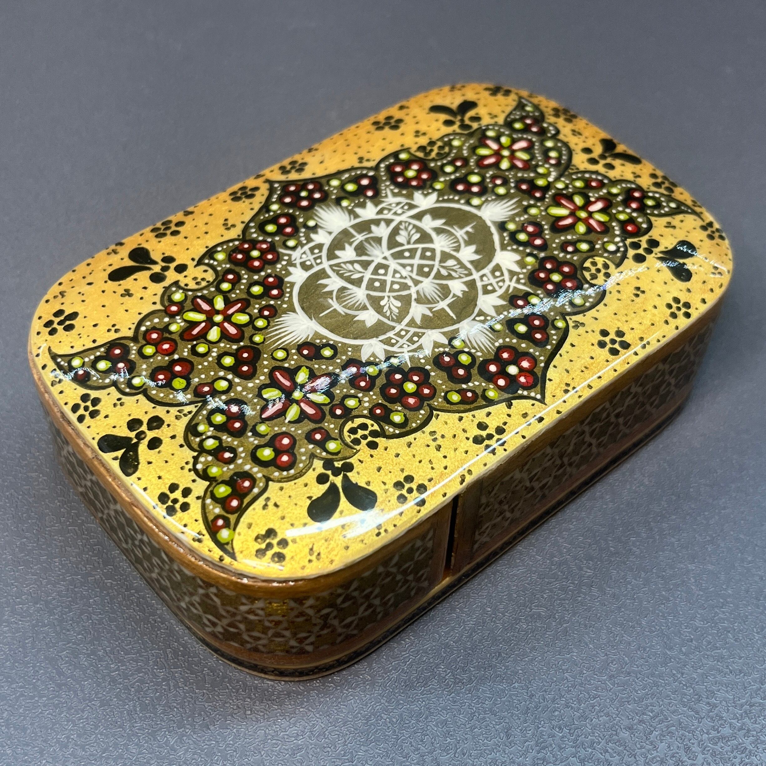 裁縫銅製小箱更紗