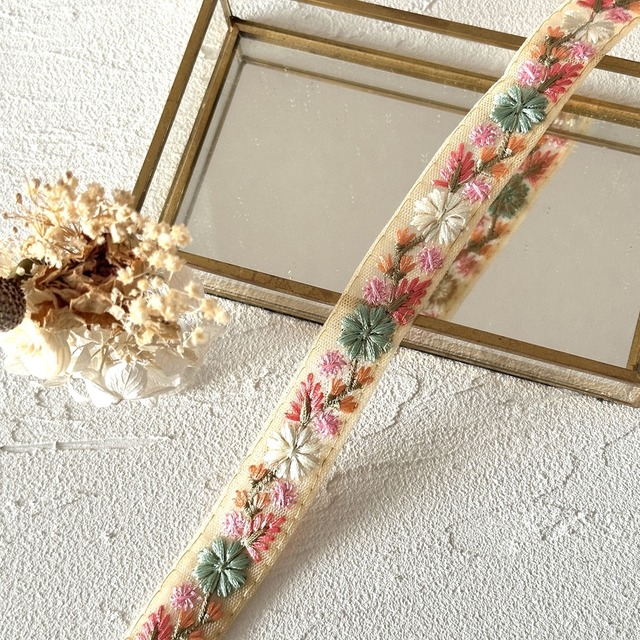 1ロール　[カラフルベージュ]インド刺繍リボン 3541-1R