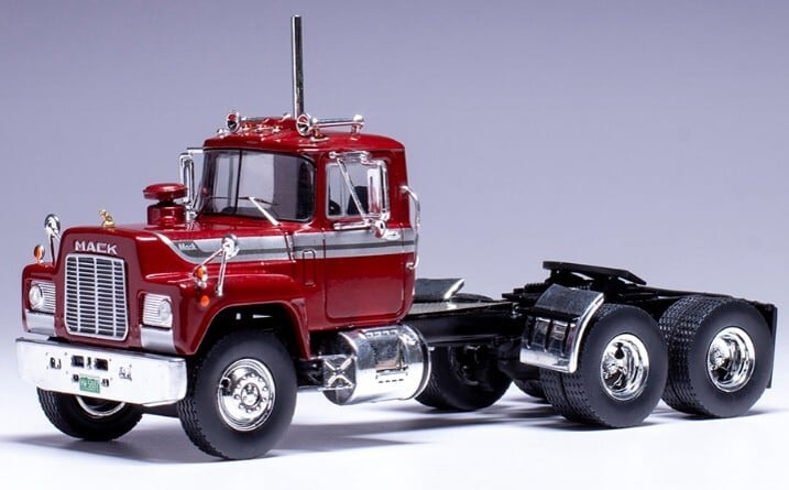 1/43 マック Rシリーズ 1966 メタリックレッド ixo製ダイキャスト製 1/43 マック Rシリーズ 1966 メタリックレッド ixo製ダイキャスト製