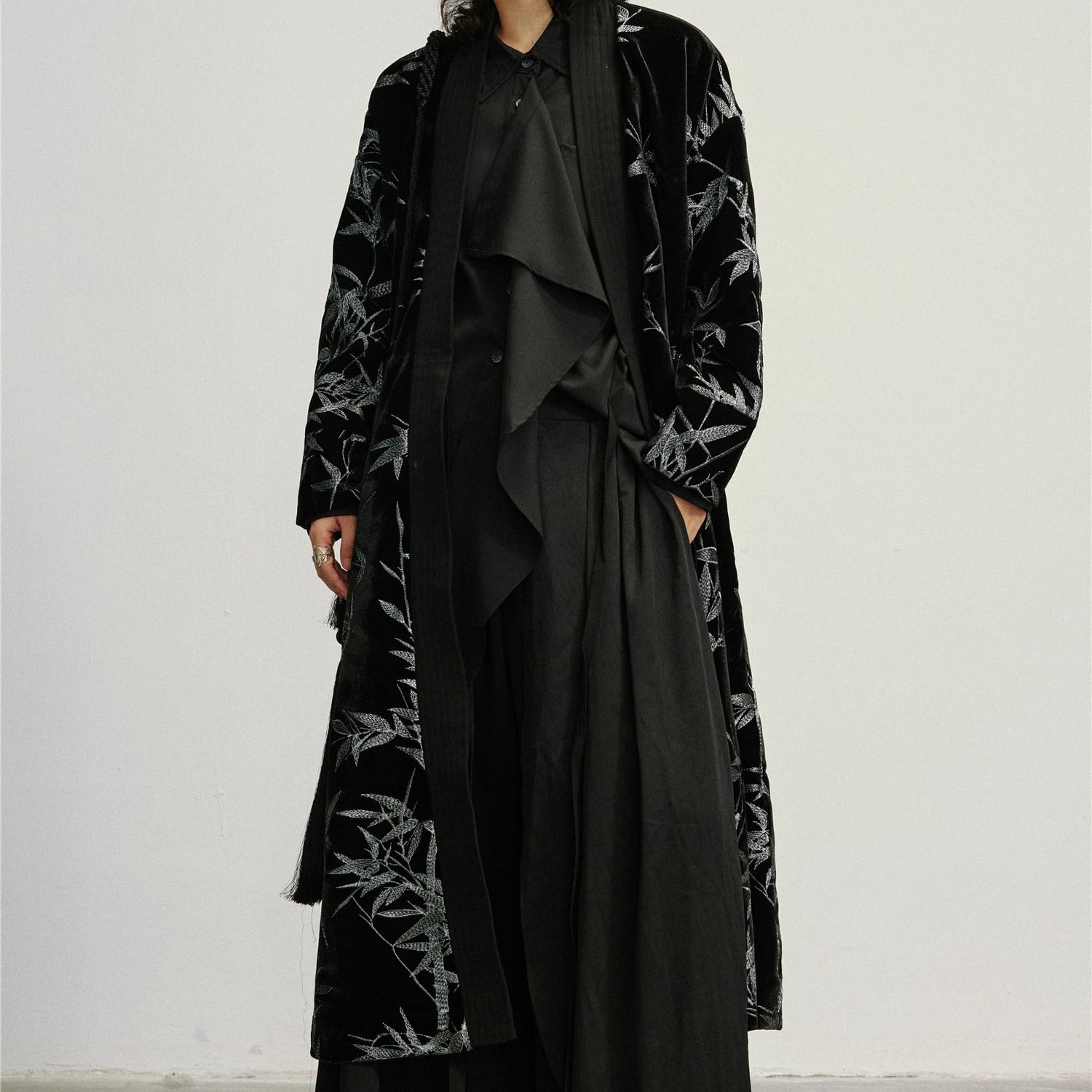 刺繍ベルベットロングガウンコート 1color MOJ0222