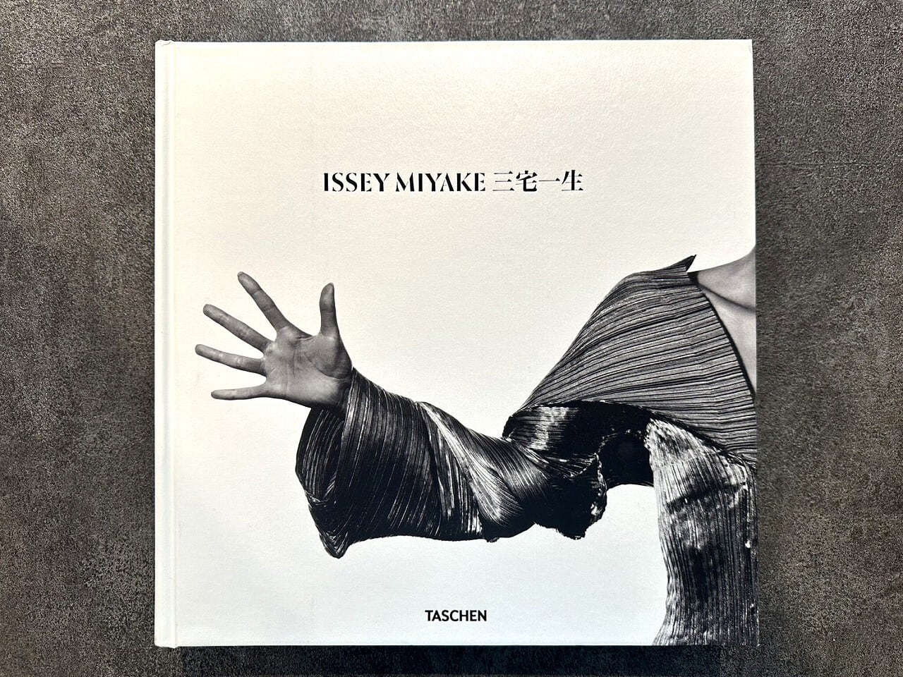 VF407】Issey Miyake 三宅一生 | KITAZAWA BOOKSTORE VF407】Issey Miyake 三宅一生 | KITAZAWA BOOKSTORE