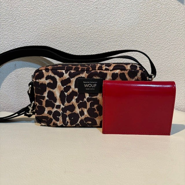 再入荷しました、人気のWOUF ミニショルダ