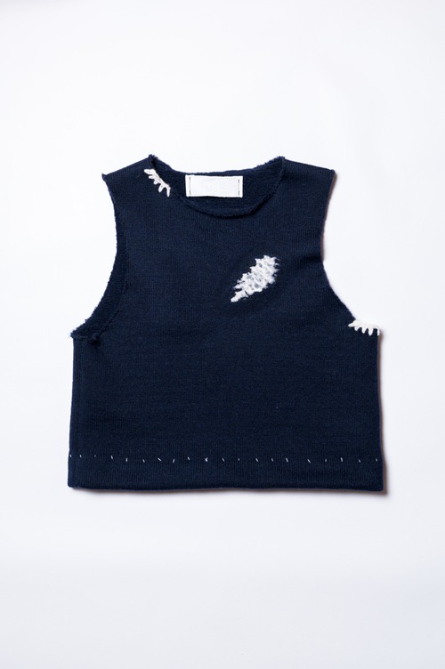 雪積もるウールニットベスト