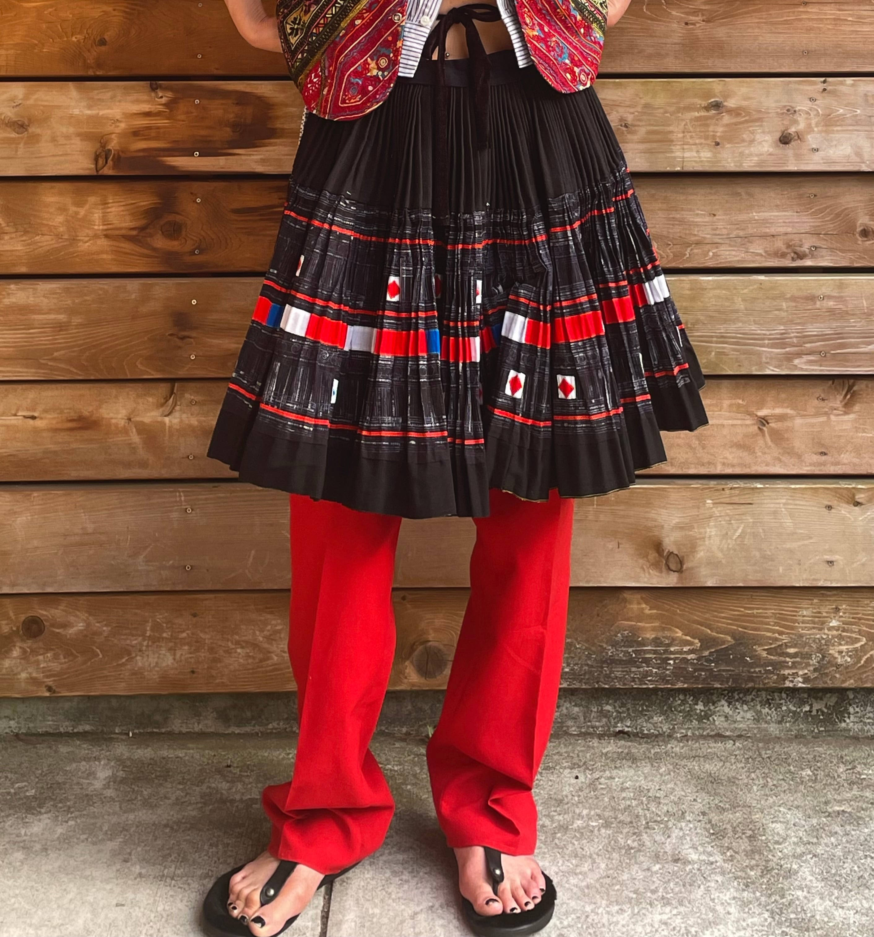 民族スカート　モン族　スカート　少数民族　ヴィンテージ　刺繍