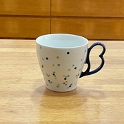 マグカップ　フーズカップ　ドット柄（青）・千鳥・クジラ・　有田焼  ハート型の取手