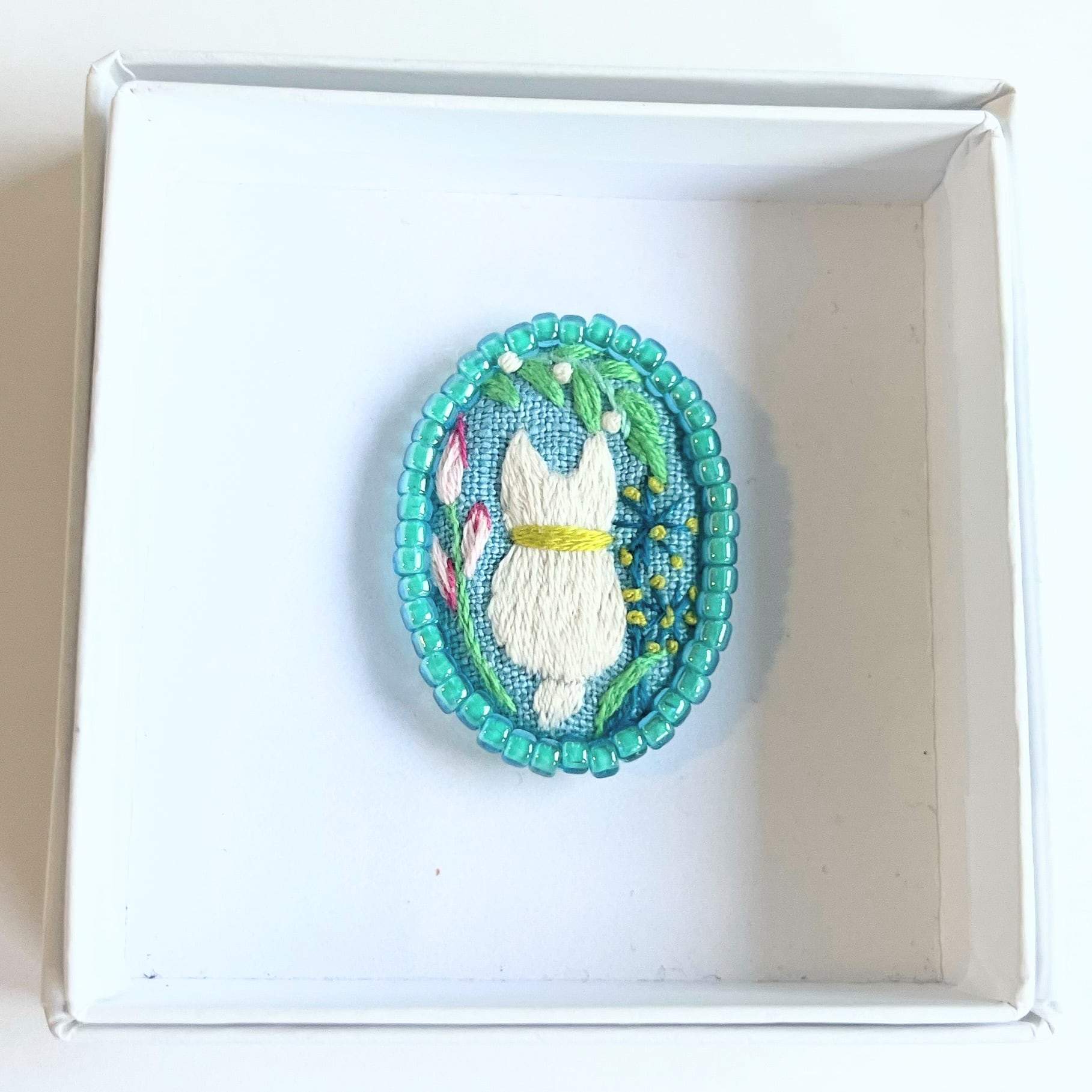 ビーズで飾った草花のミニ刺繍ブローチ【botanical】#334 | j.couture
