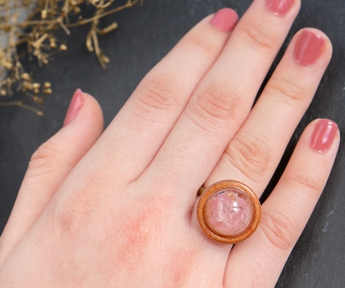 指輪♦︎木のぬくもり ピンクトルマリン ドーム　アンティーク風 天然石　レジン