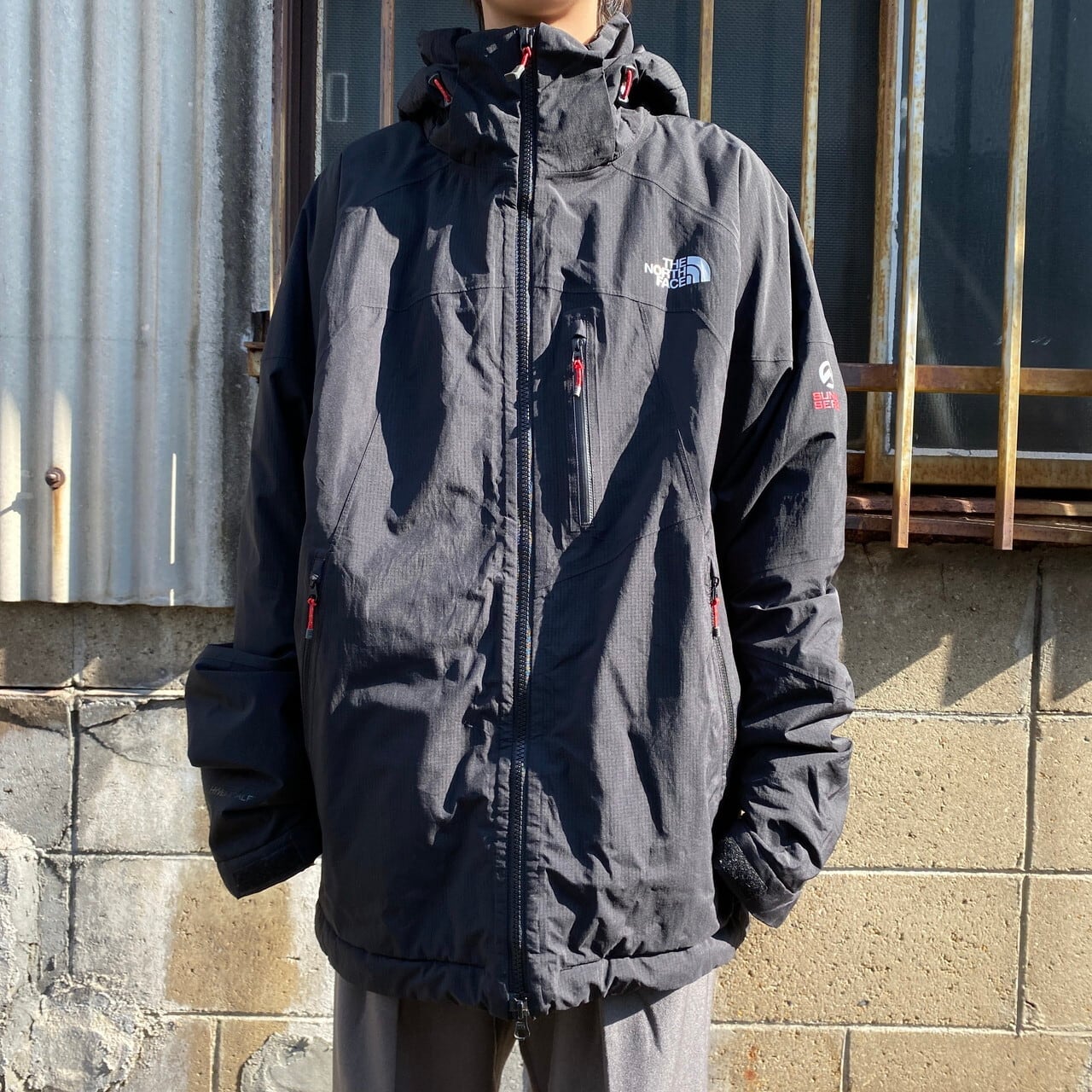 THE NORTH FACE ザ ノースフェイス HYVENT ALPHA PRIMALOFT ナイロンジャケット メンズM相当 古着 SUMMIT  SERIES 中綿入り フード着脱式 マウンテンパーカー ブラック【アウトドアジャケット】 | cave 古着屋【公式】古着通販サイト