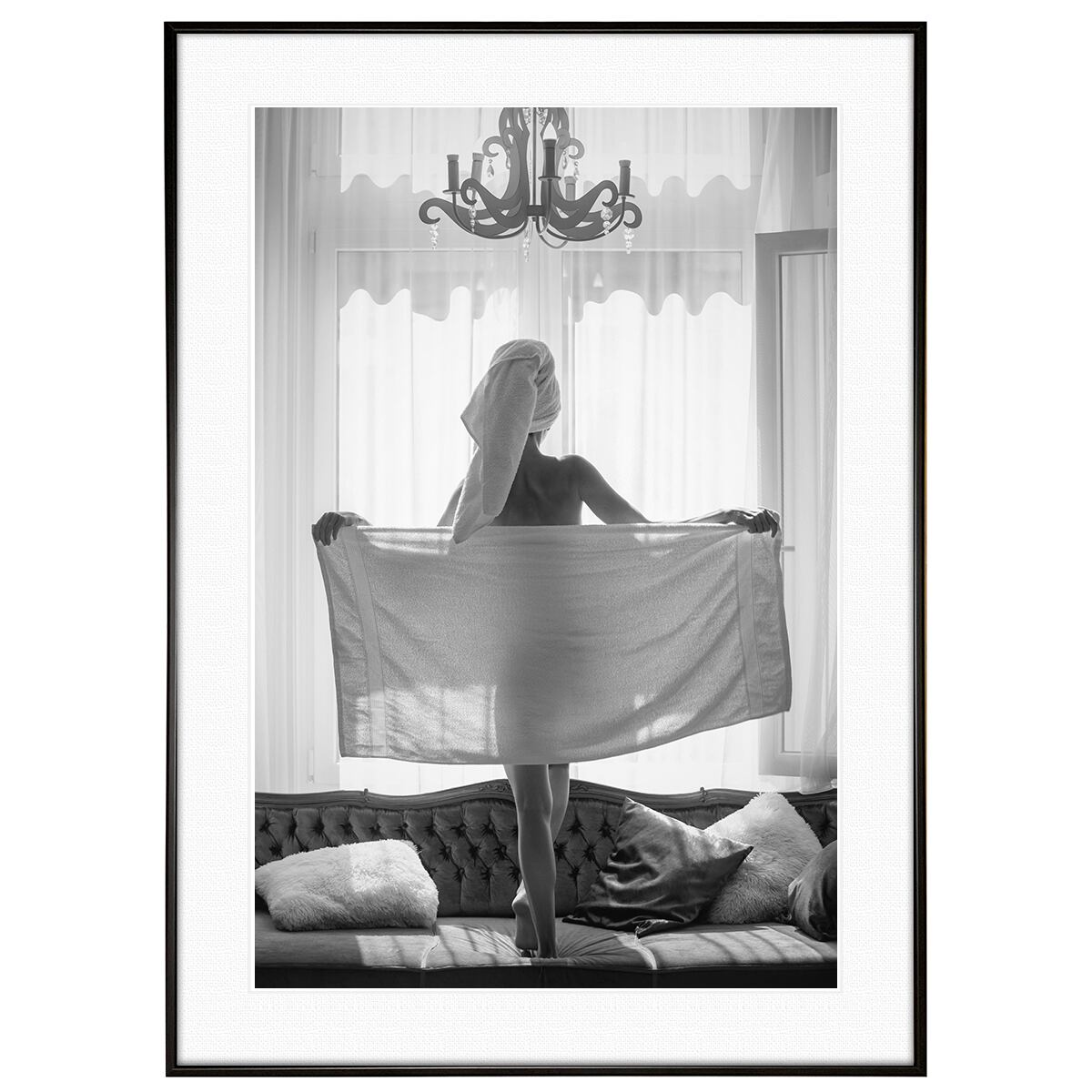 人物写真 バスルームから出てきた女性 モノクロ インテリアアートポスター額装 AS3783