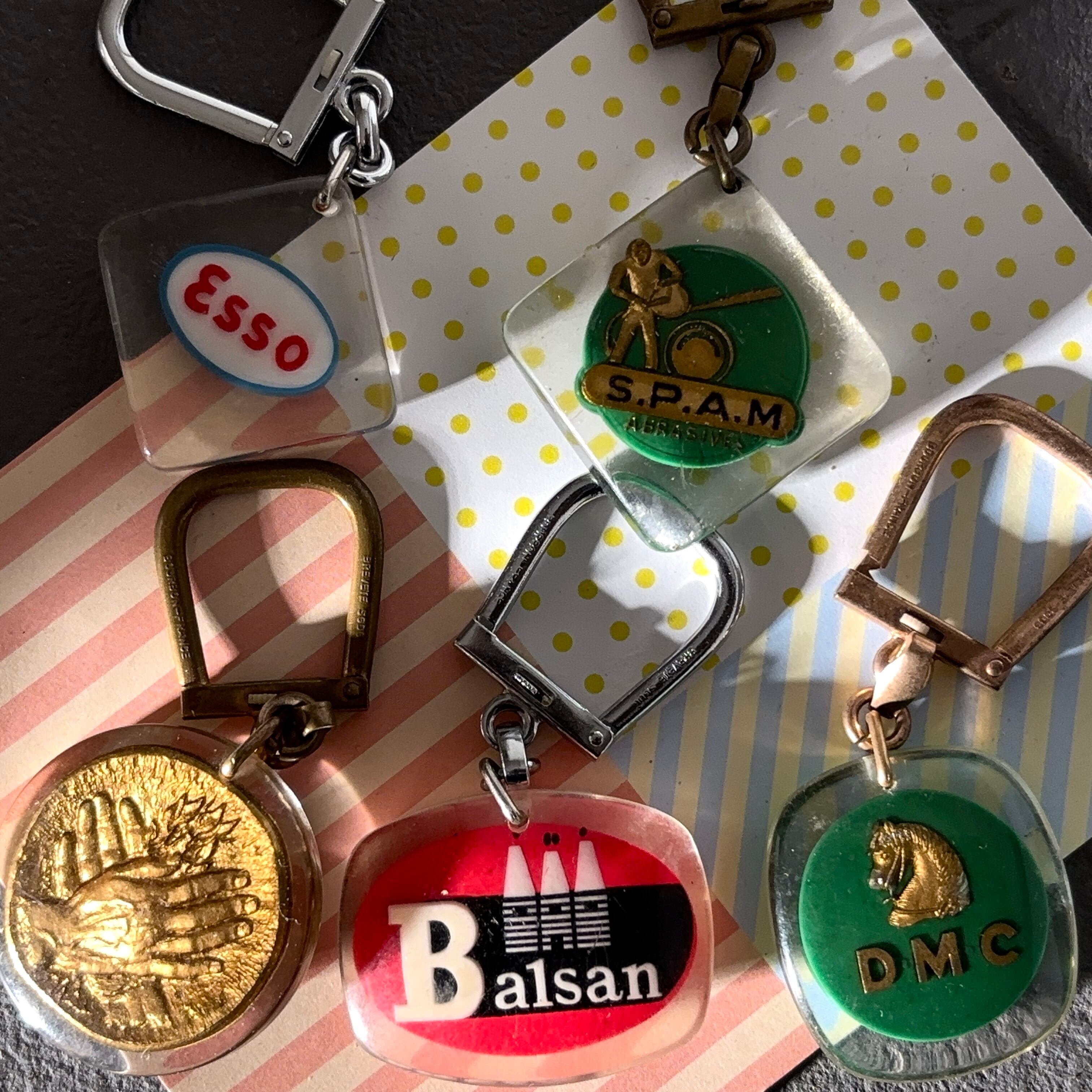 g239-g フレンチキーホルダー　ノベルティ　フランス製　レア　レトロ　60個 g239-g フレンチキーホルダー ノベルティ フランス製 レア レトロ 60個