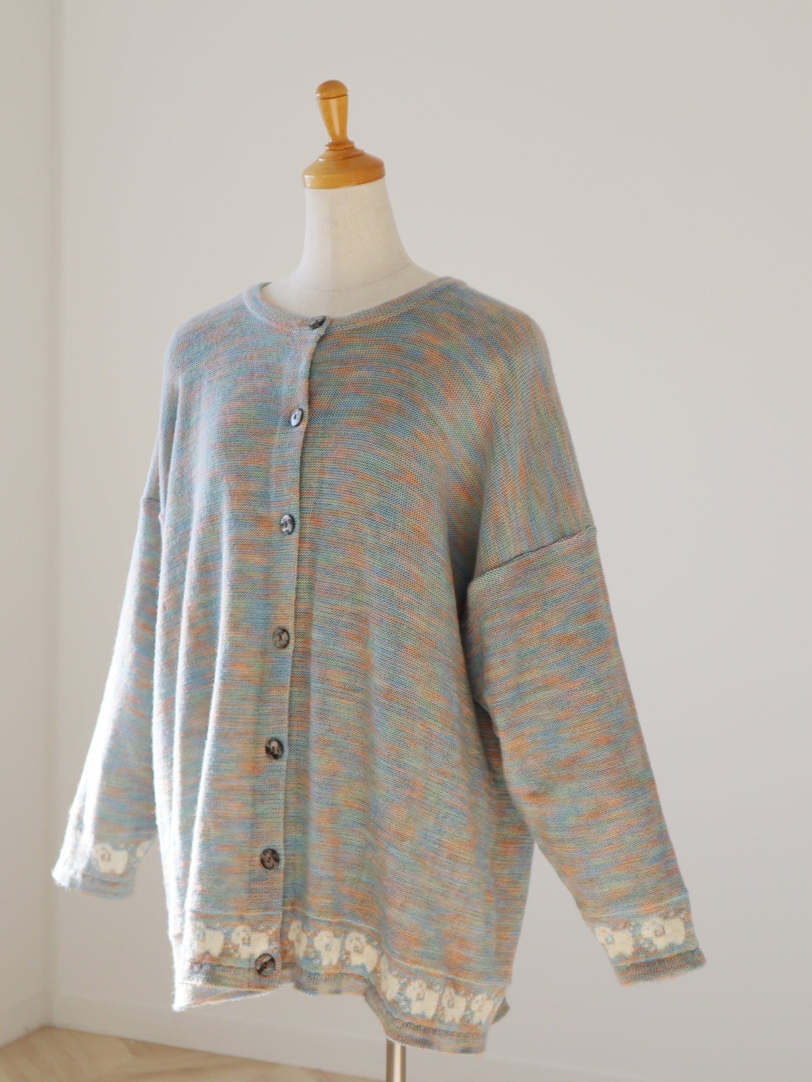 ●Sheep design hem jacquard pure wool cardigan