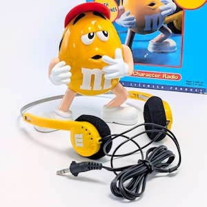 ⚡️SPECIAL LIMITED⚡️☆ DEADSTOCK / VINTAGE early 90'☆【 m&m's ( エムアンドエムズ ) 】Yellow Character Radio with HEADPHONES / イエローキャラクターラジオ / ポータブルラジオ 〚アメリカン雑貨 アメトイ〛