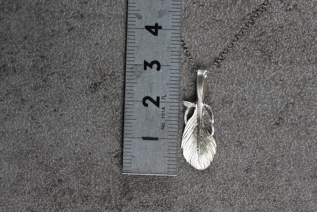 mini lucky feather necklace