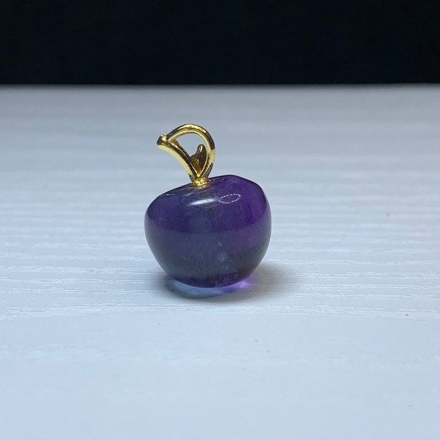 2.フローライトりんご・ペンダントトップ
