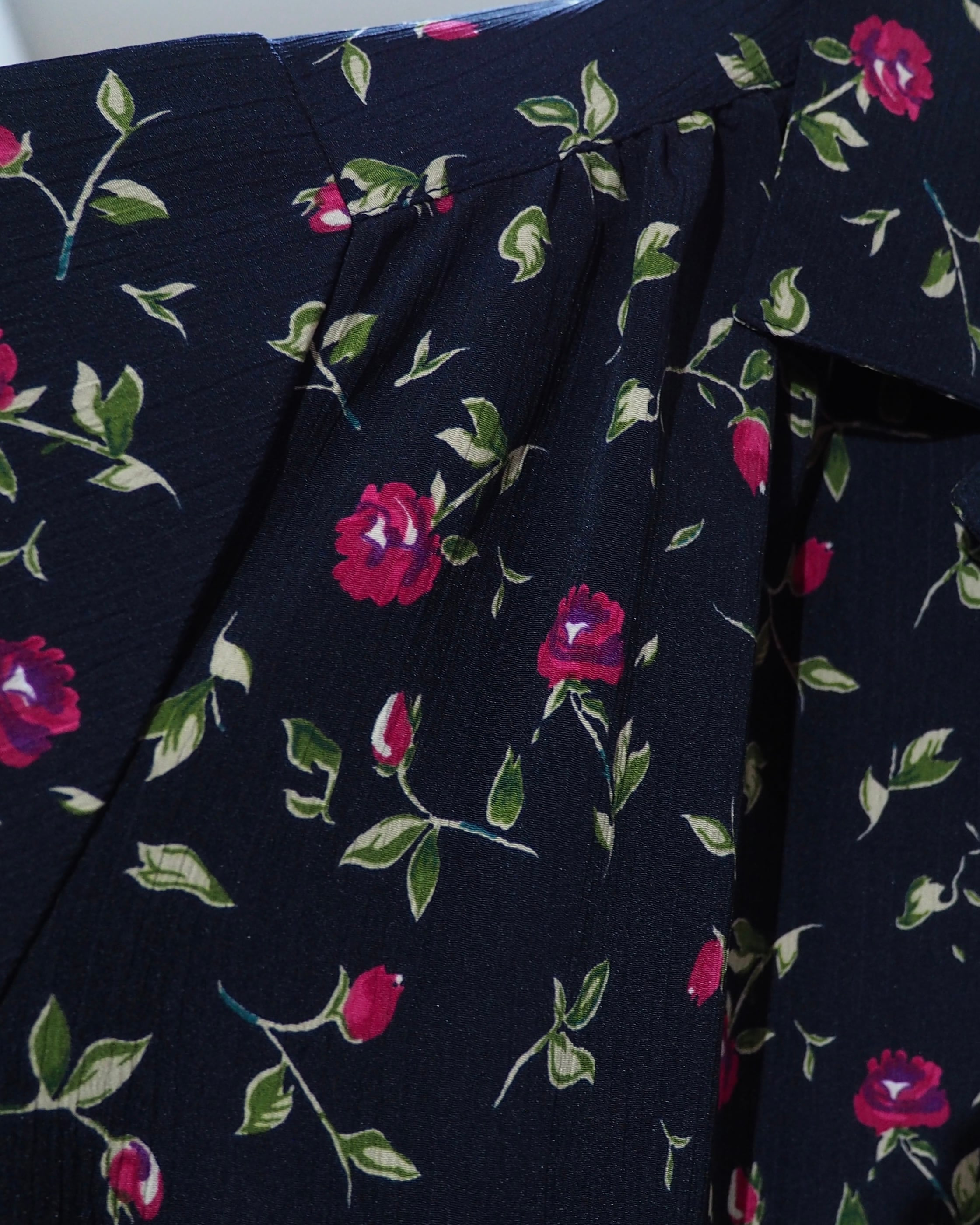 Black pleats × Pink Rose Flower all over pattern Open collar SS shirt